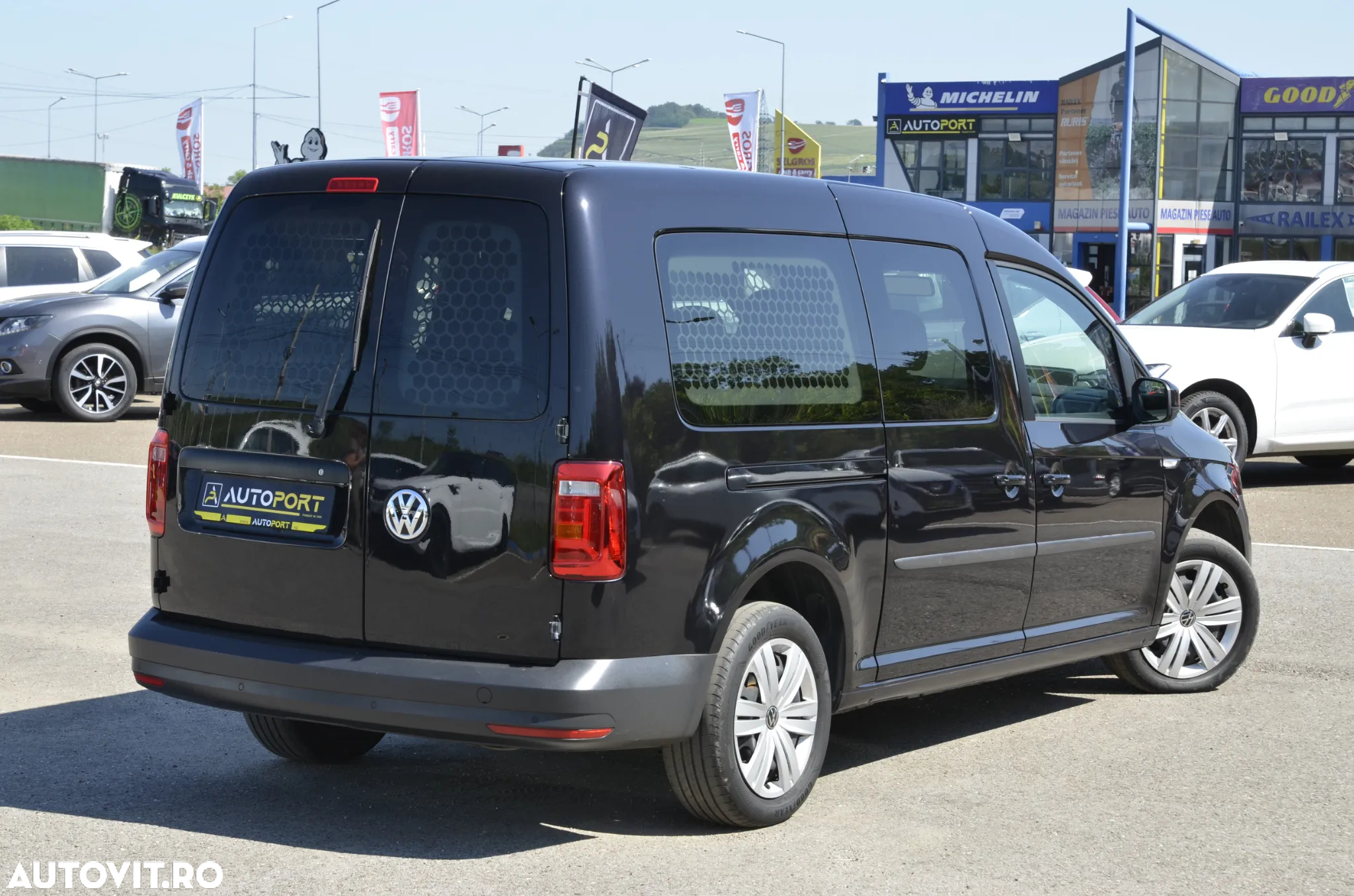 Volkswagen Caddy Maxi 2.0 TDI 90 kW DSG - 4