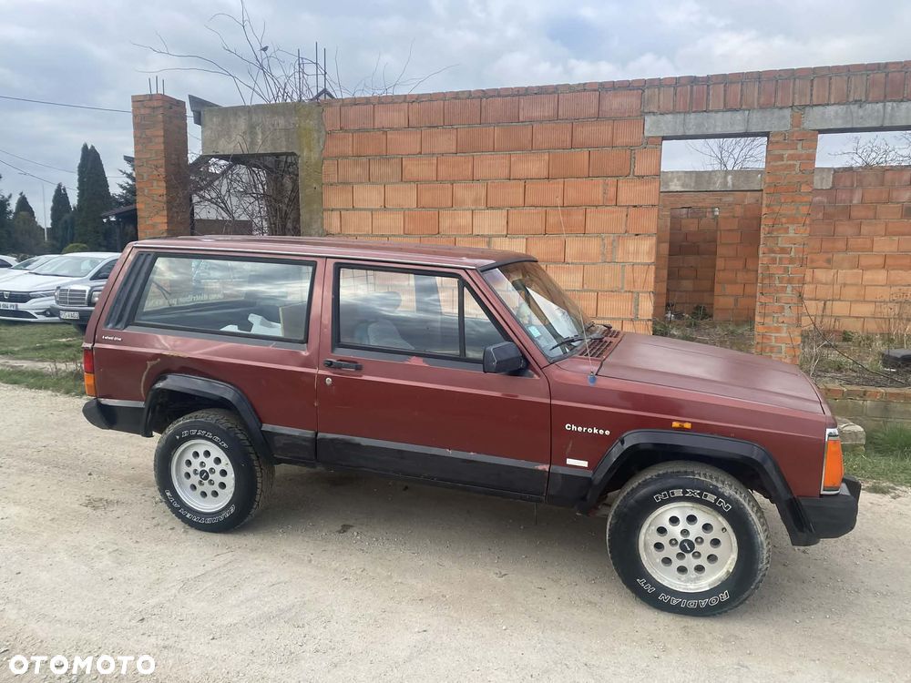 Jeep Cherokee - 32