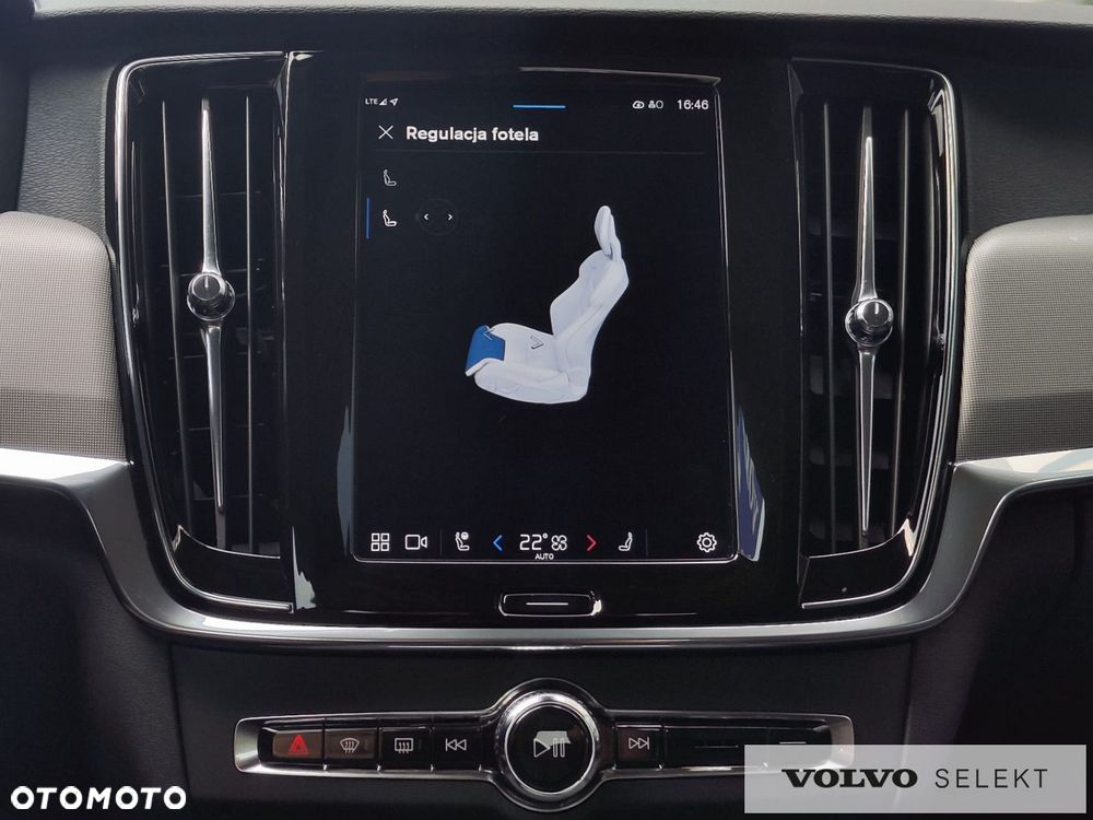 Volvo V90 Cross Country - 27