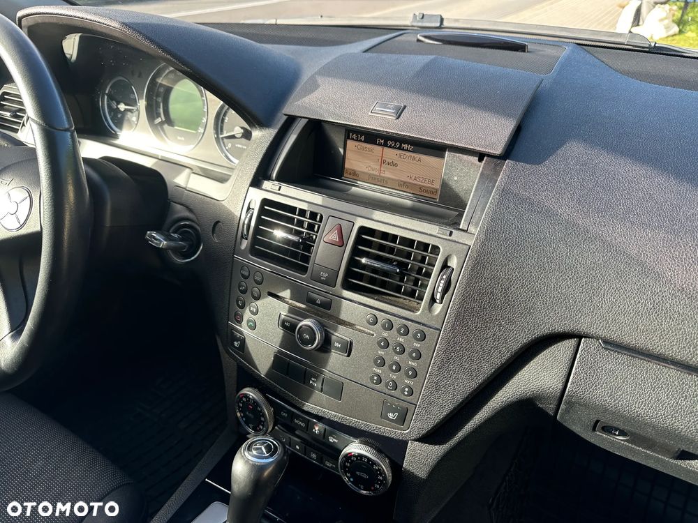 Mercedes-Benz Klasa C 180 BlueEFFICIENCY 7G-TRONIC Avantgarde - 28