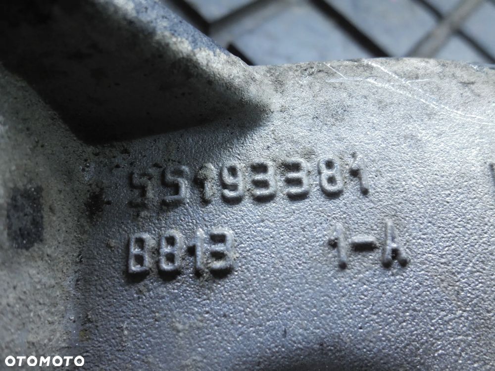 Łapa uchwyt sprężarki KLIMATYZACJI Fiat Croma 2.4 M-Jet 55193381 - 2