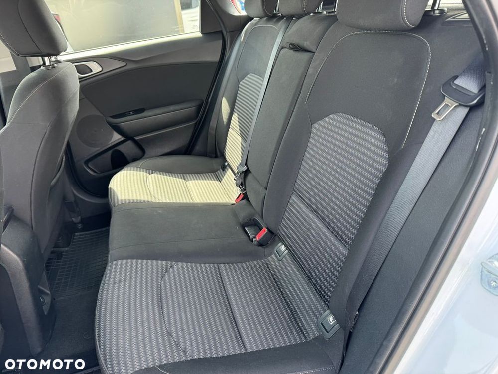 Kia Ceed 1.5 T-GDI M DCT - 17