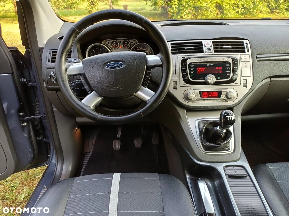Ford Kuga 2.0 TDCi 4x4 Titanium - 27