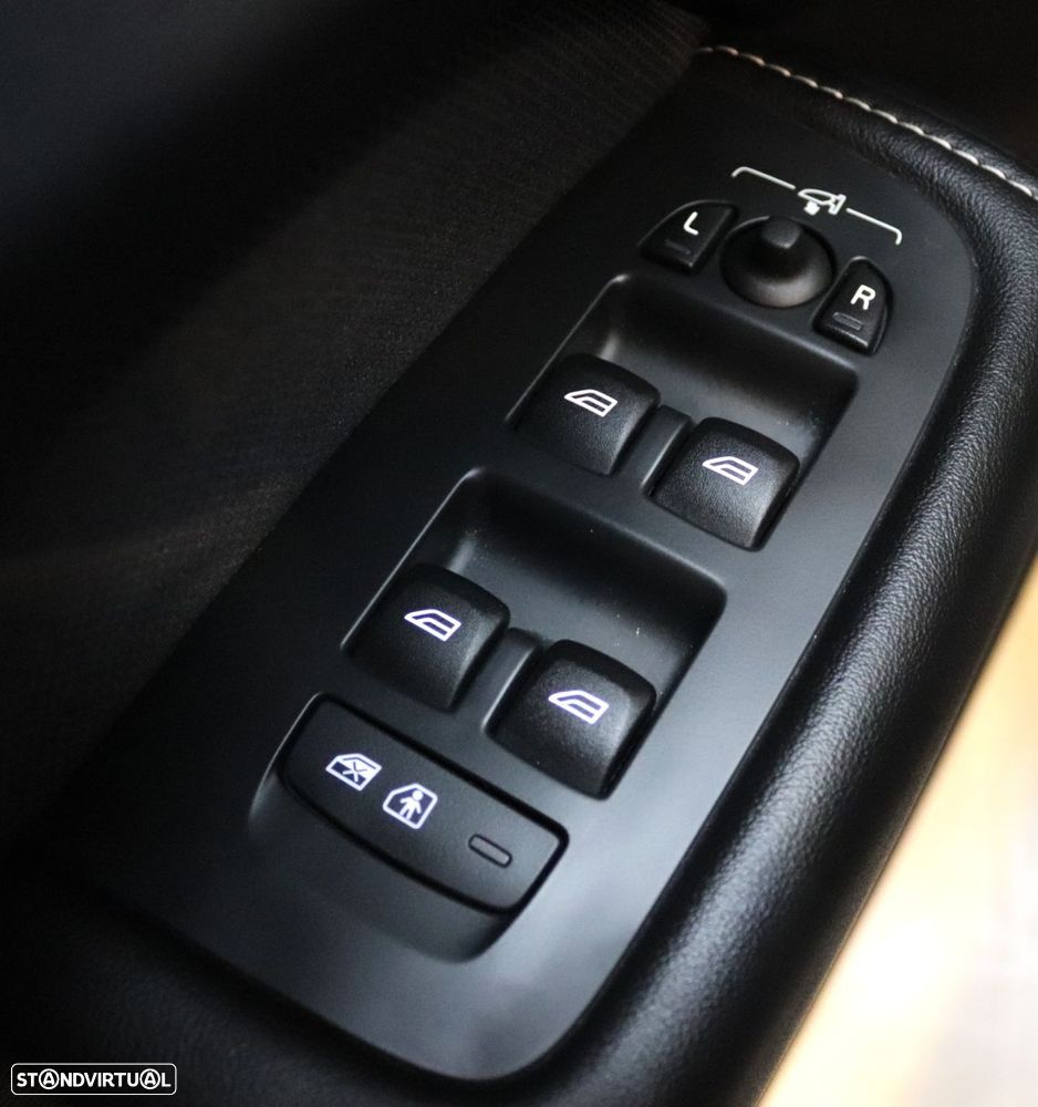 Volvo XC 60 2.0 T8 PHEV R-Design AWD - 11