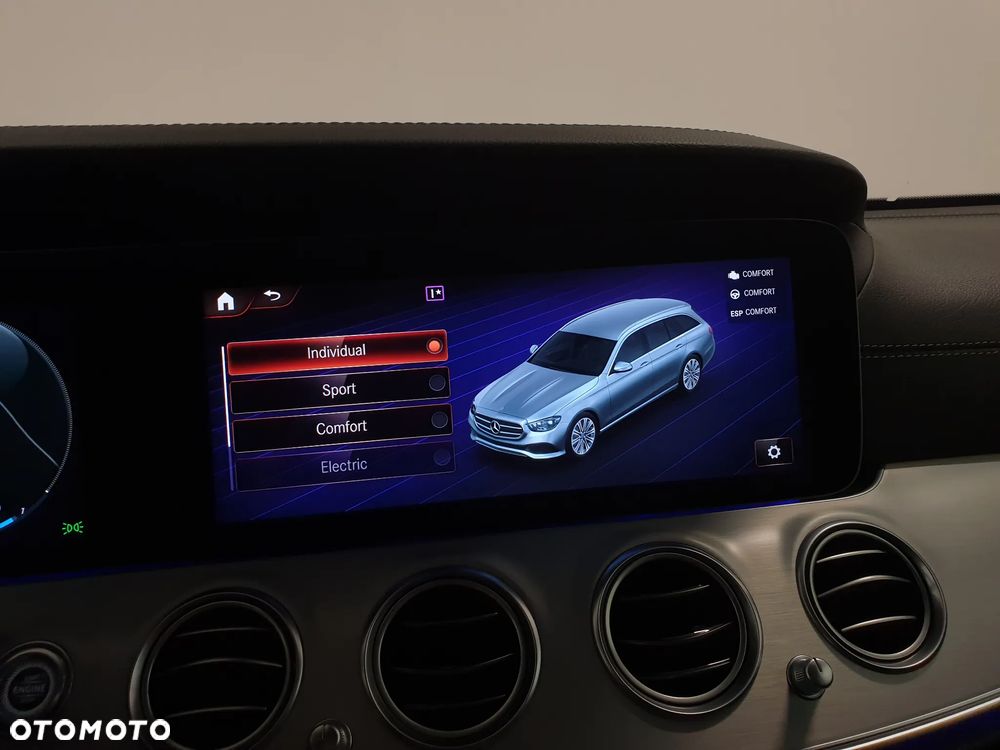 Mercedes-Benz Klasa E 300 de 4Matic 9G-TRONIC AMG Line - 22