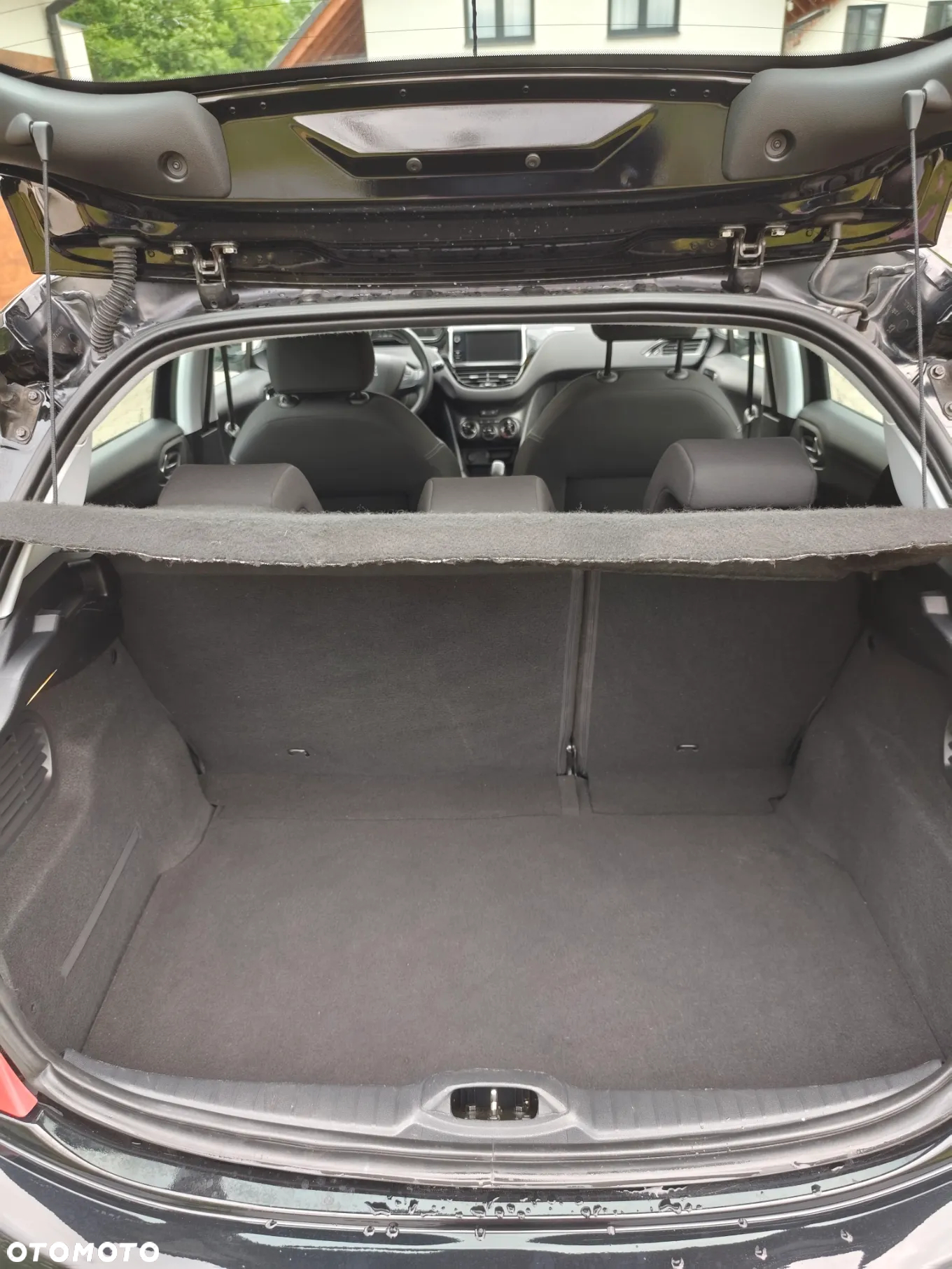 Peugeot 208 - 18