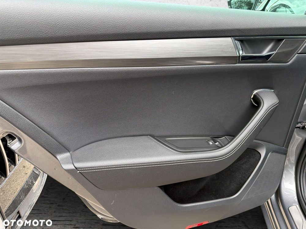 Skoda Superb 2.0 TDI SCR Style DSG - 33