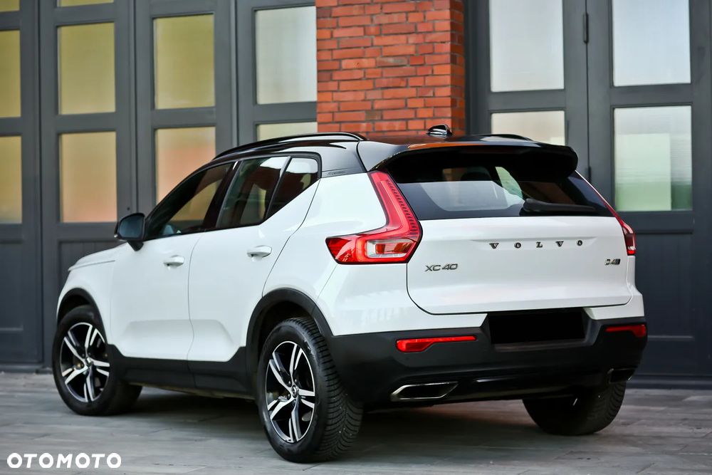 Volvo XC 40 D4 AWD Geartronic R-Design - 13