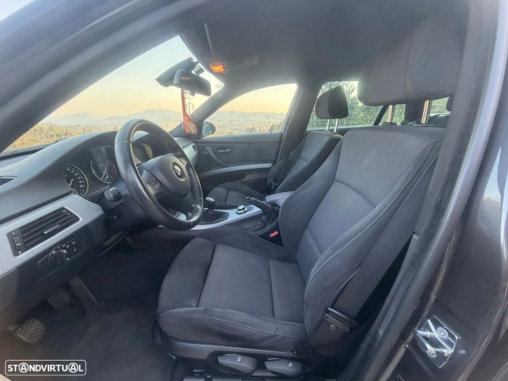 BMW 320 d xDrive Navigation - 12