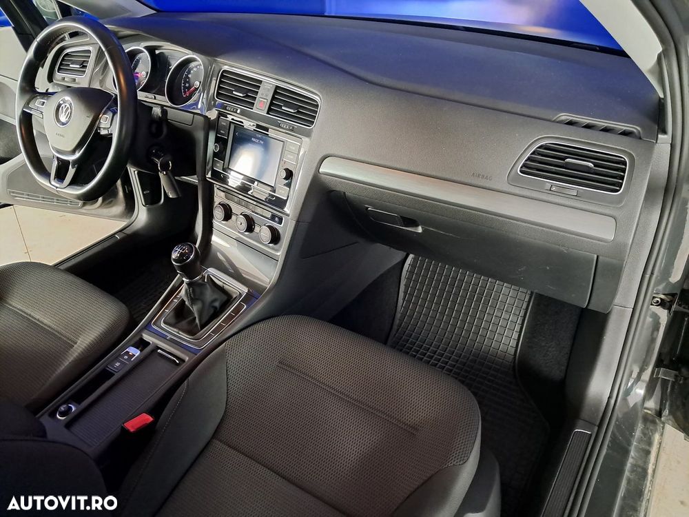 Volkswagen Golf - 9
