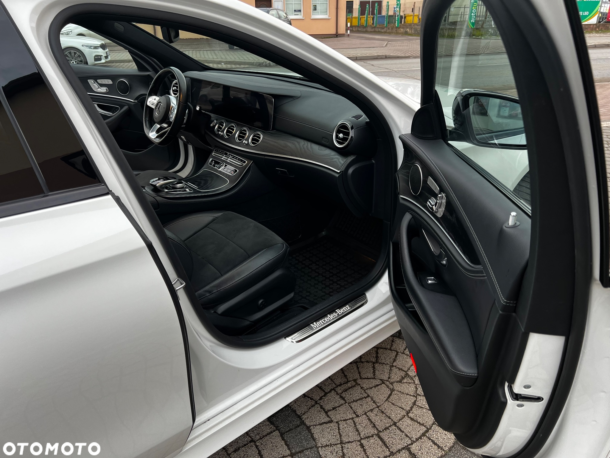 Mercedes-Benz Klasa E 220 d 4-Matic 9G-TRONIC - 11