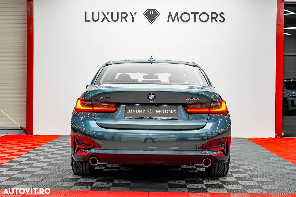 BMW Seria 3 330e xDrive Aut. Sport Line - 13