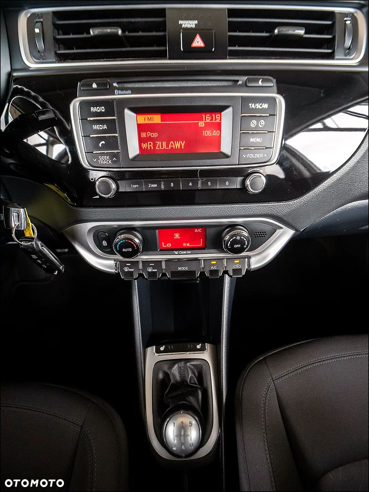 Kia Rio 1.2 Dream Team Edition - 22