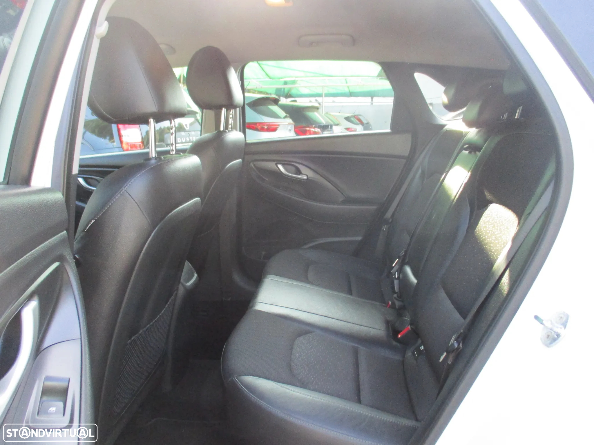 Hyundai i30 1.6 CRDI Comfort+Navi - 26