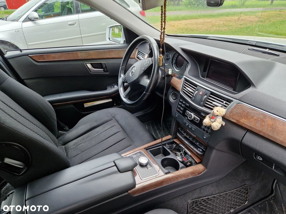 Mercedes-Benz Klasa E 220 CDI DPF BlueEFFICIENCY 7G-TRONIC Elegance - 28