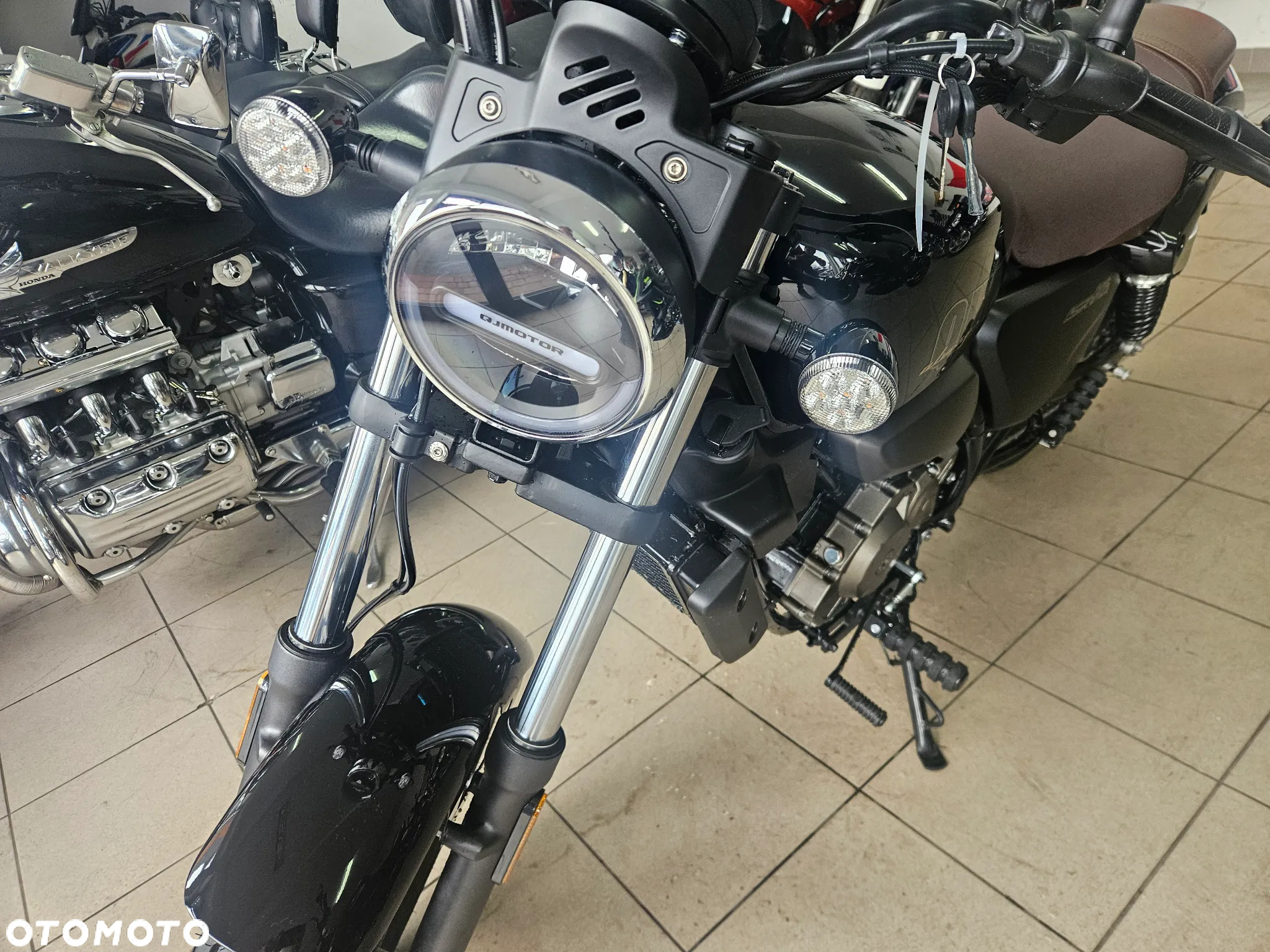 QJMOTOR SRV 125 - 4