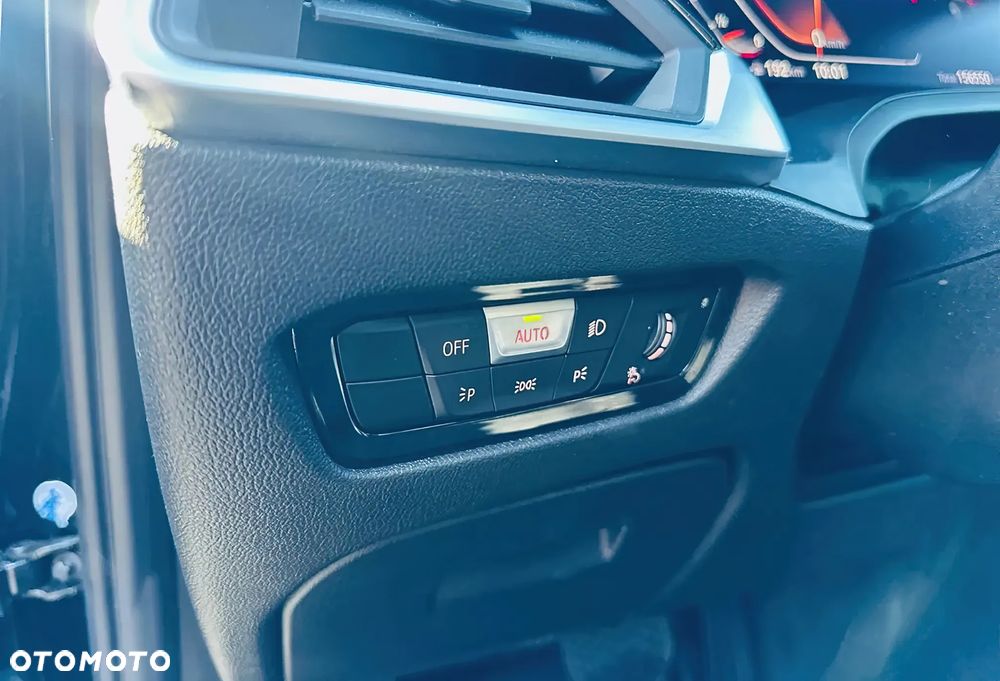 BMW Seria 3 330i M Sport - 13