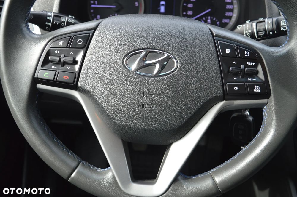 Hyundai Tucson 1.7 CRDI BlueDrive TourdePologne 2WD - 19