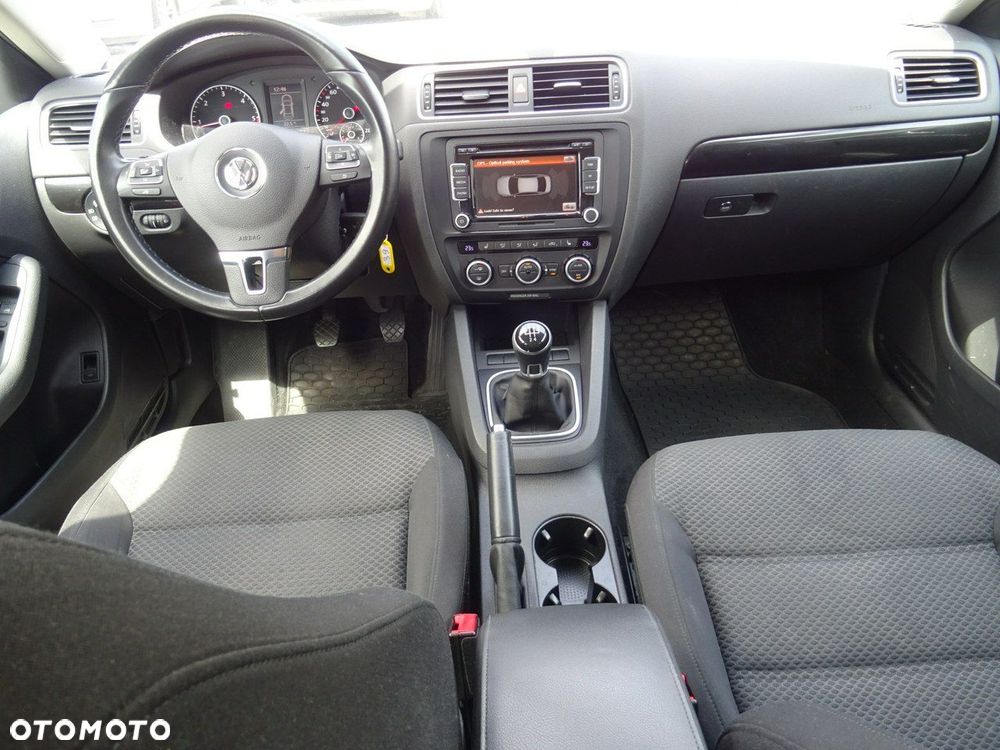 Volkswagen Jetta - 6