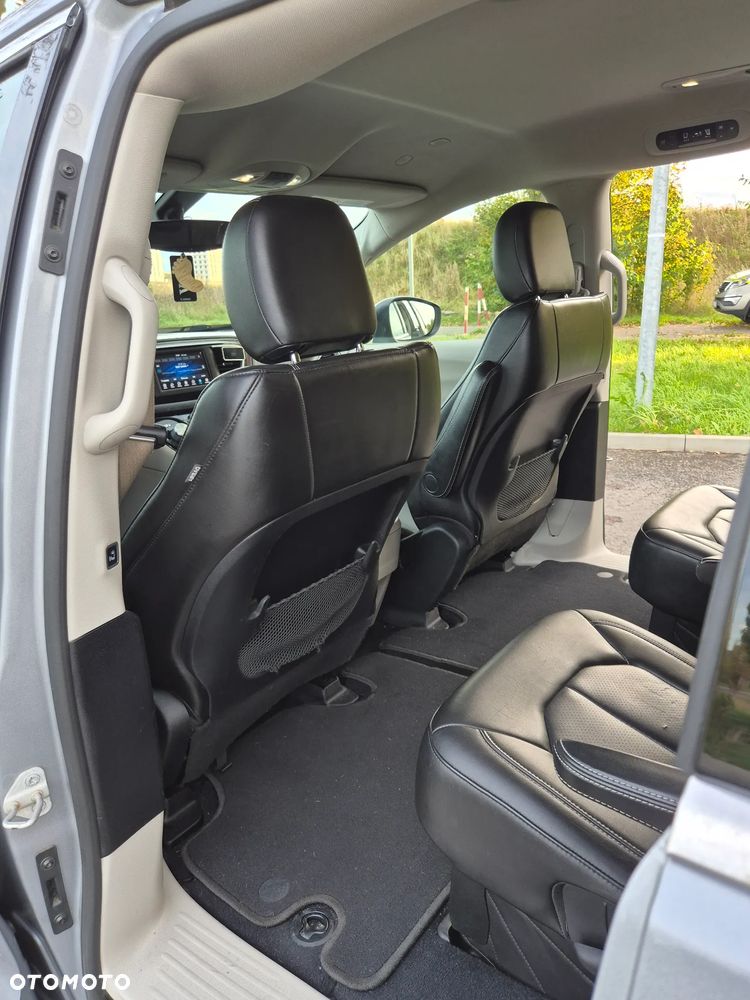Chrysler Pacifica - 14
