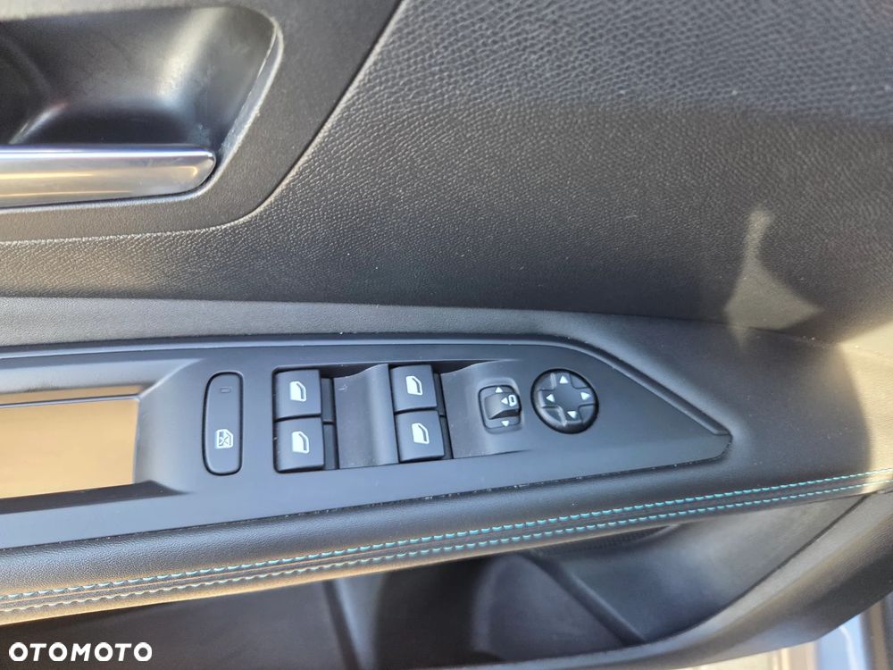Peugeot 3008 1.2 PureTech Allure S&S EAT8 - 29