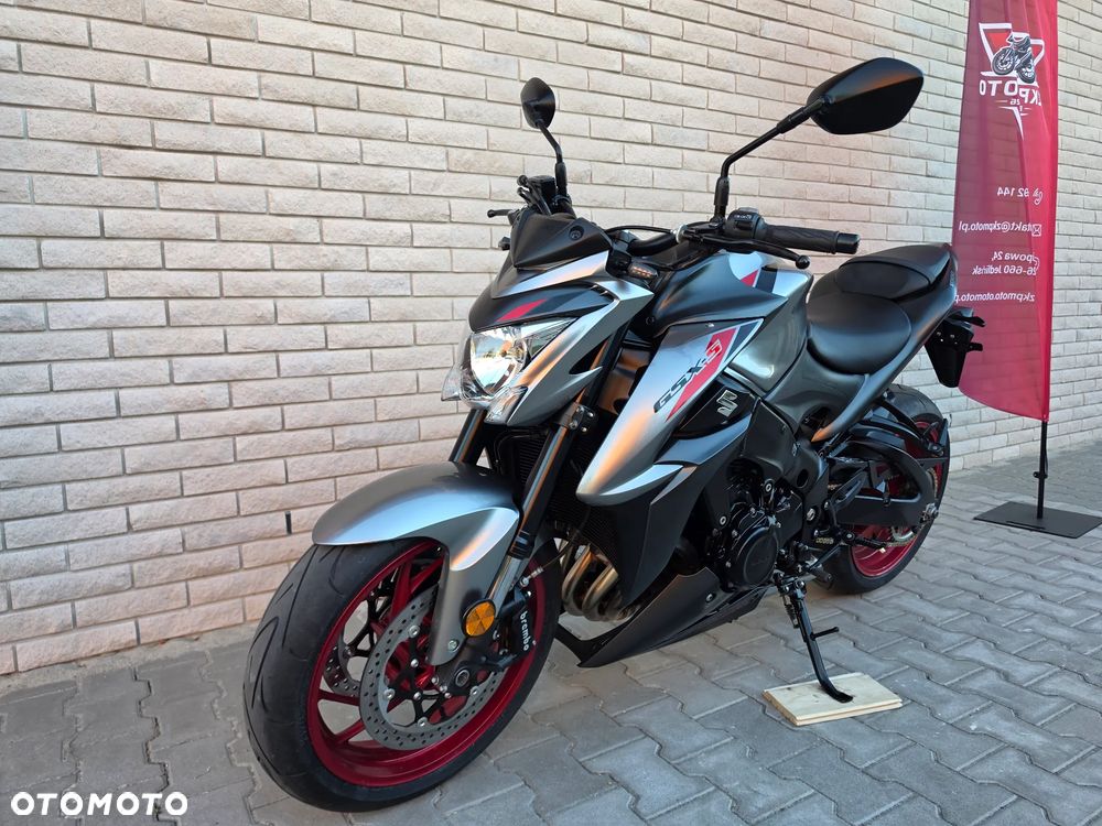 Suzuki GSX - 17