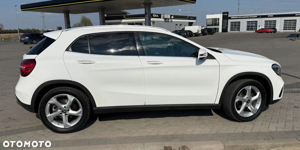 Mercedes-Benz GLA 200 7G-DCT - 4