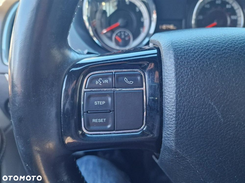 Dodge Grand Caravan - 12