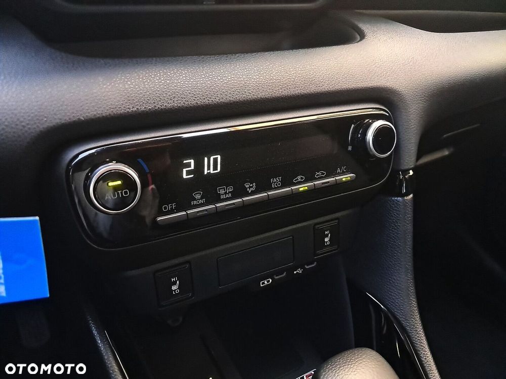 Toyota Yaris Hybrid 1.5 Style - 24