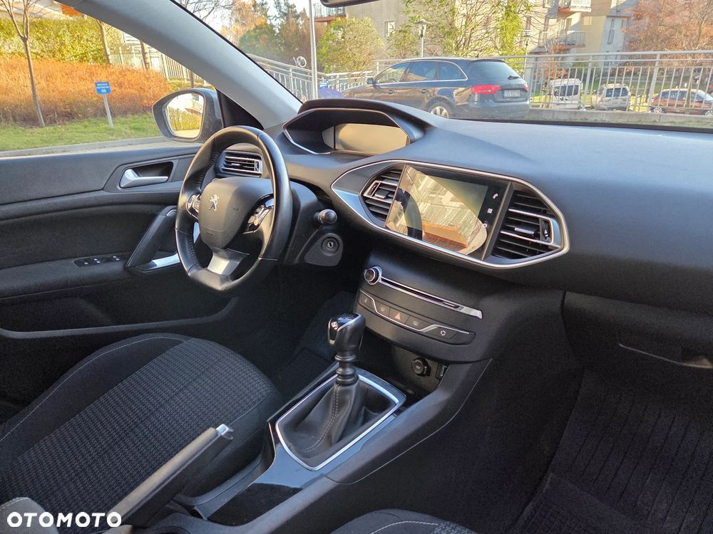 Peugeot 308 1.2 PureTech Allure Pack S&S - 10