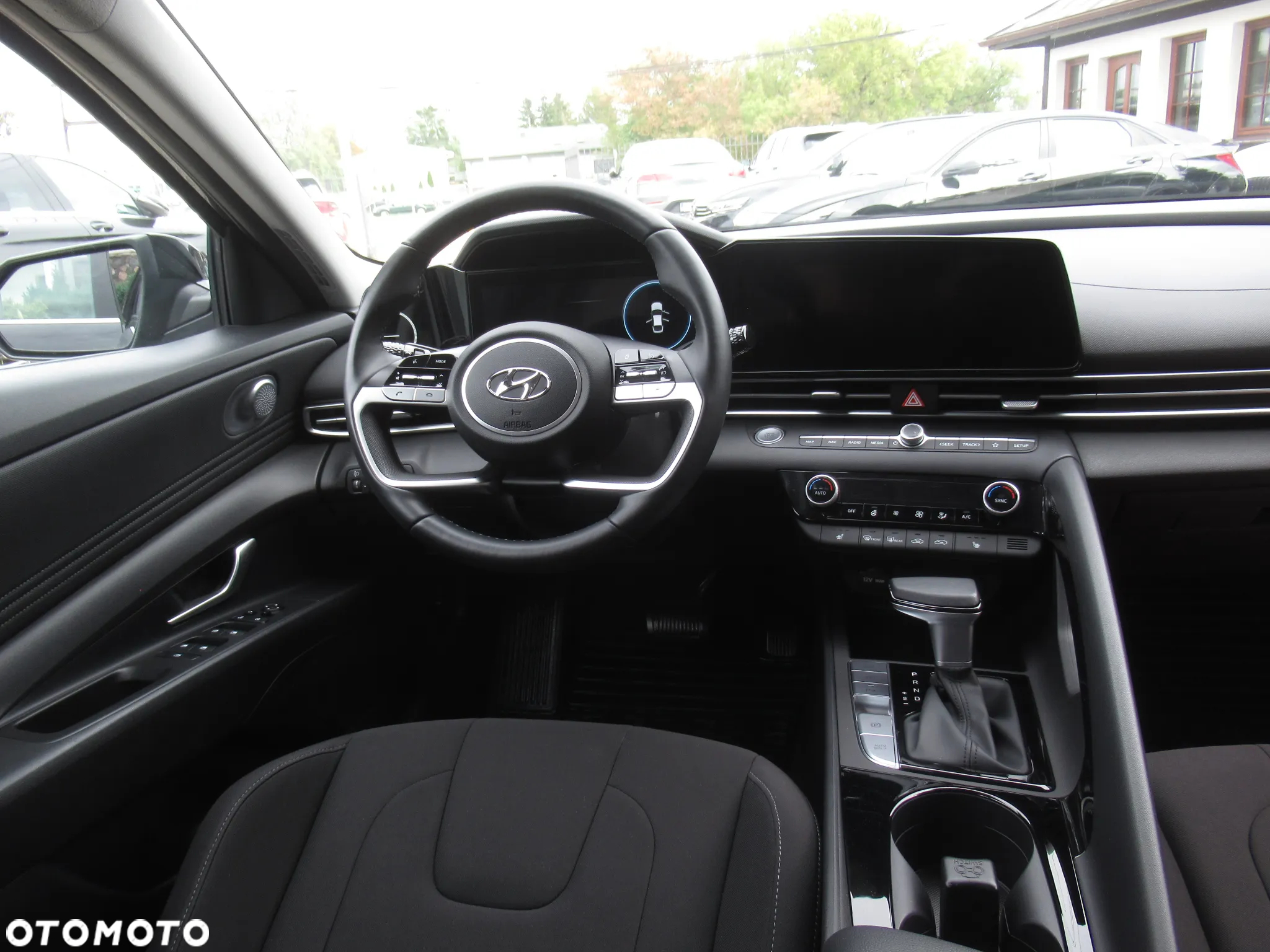 Hyundai Elantra 1.6 Executive CVT - 12