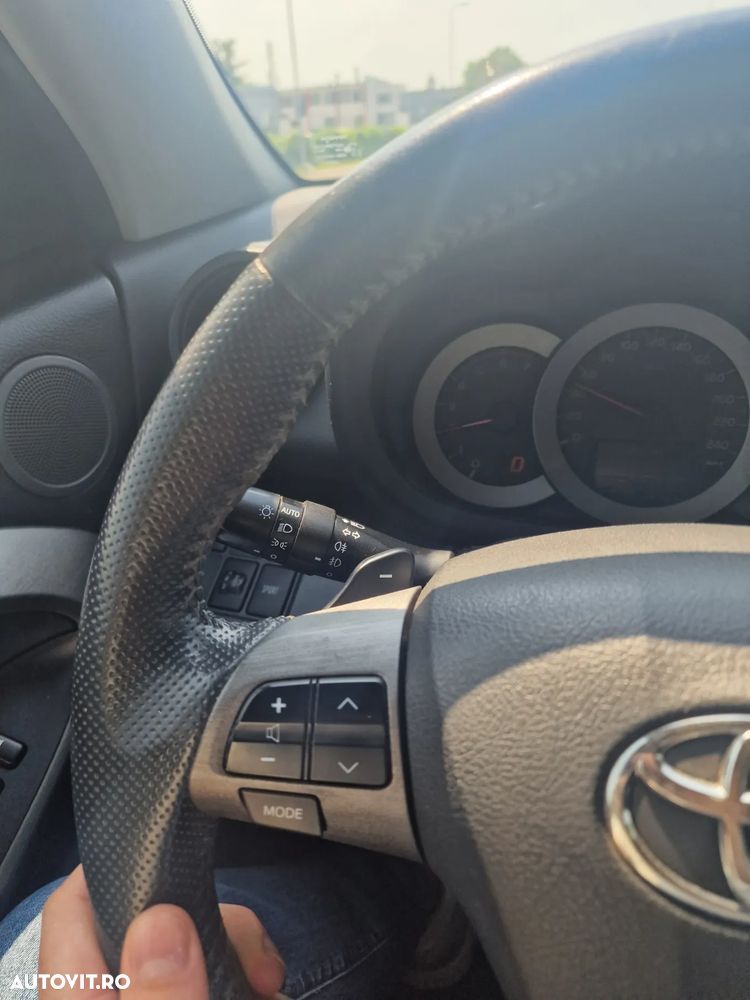 Toyota RAV4 2.2L D-CAT A/T Luxury - 16