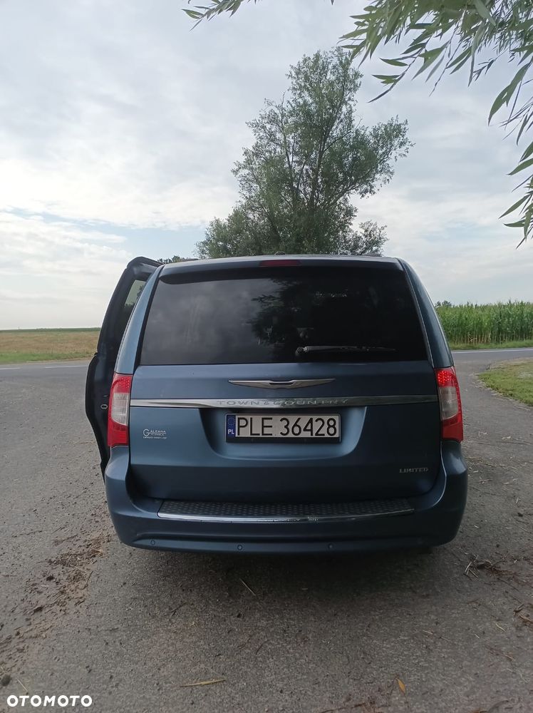 Chrysler Town & Country - 3