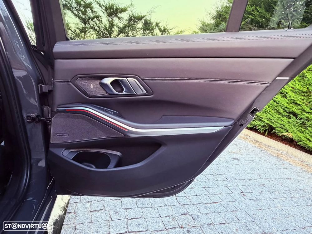 BMW M3 Competition M xDrive - 26