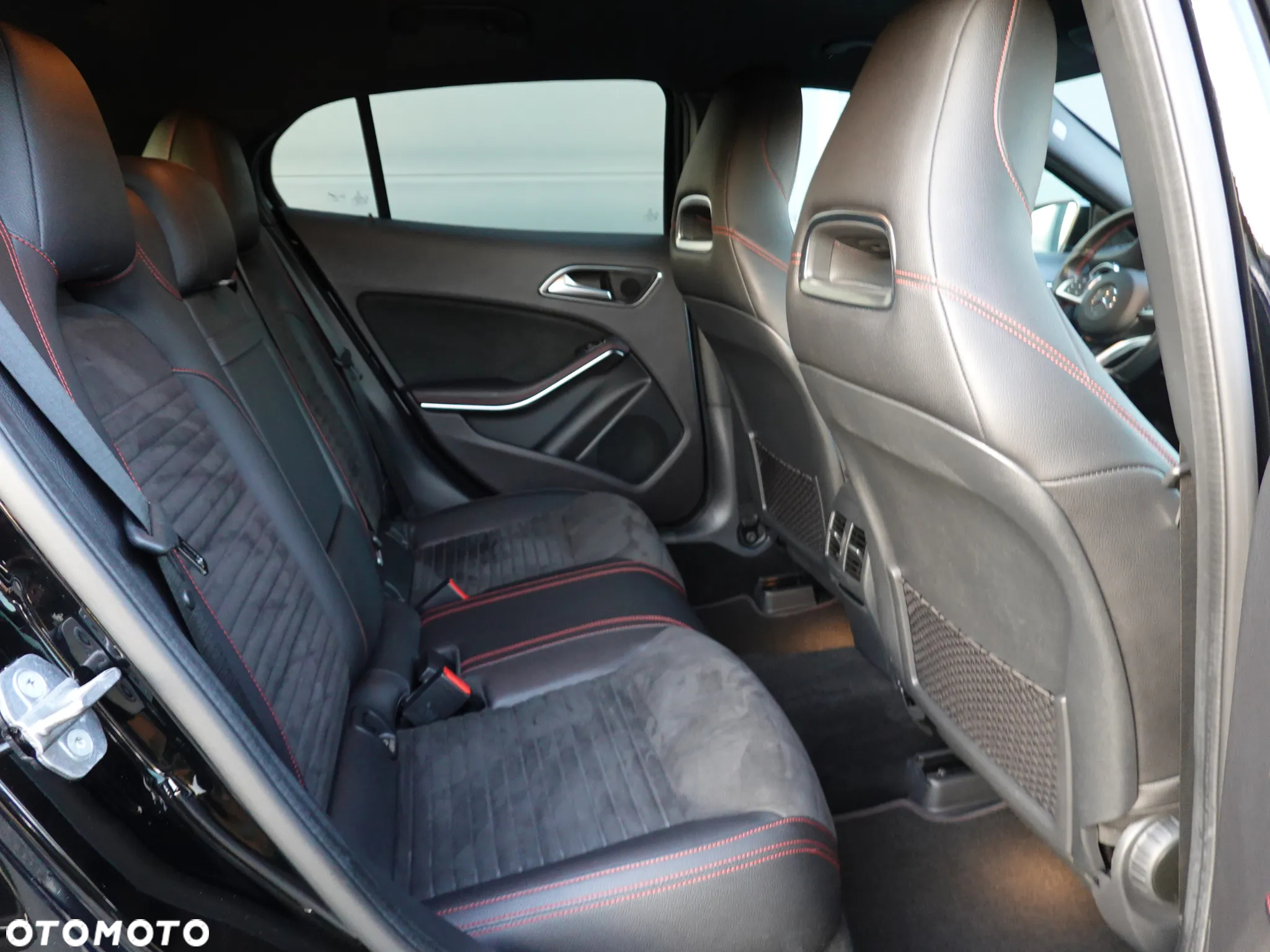 Mercedes-Benz GLA 200 7G-DCT AMG Line - 16