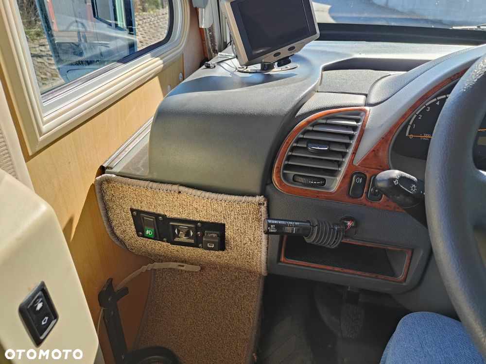 Mercedes-Benz Galaxy Pilote - 28