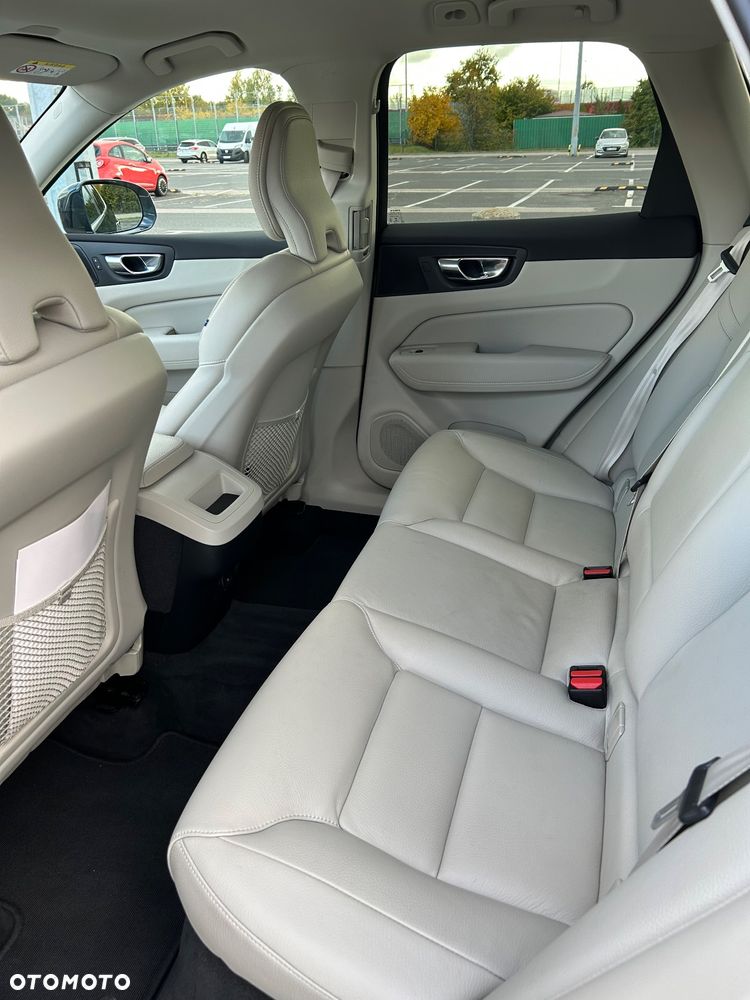 Volvo XC 60 T4 Momentum Pro - 8