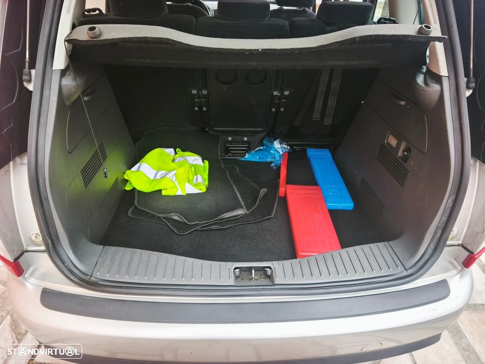 Ford Focus C-Max 1.6 TDCi Ghia - 14