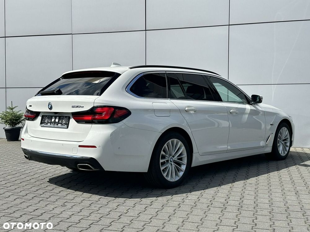 BMW Seria 5 530e xDrive Luxury Line - 13