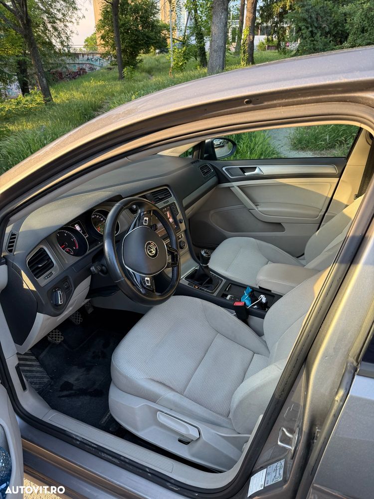 Volkswagen Golf - 9