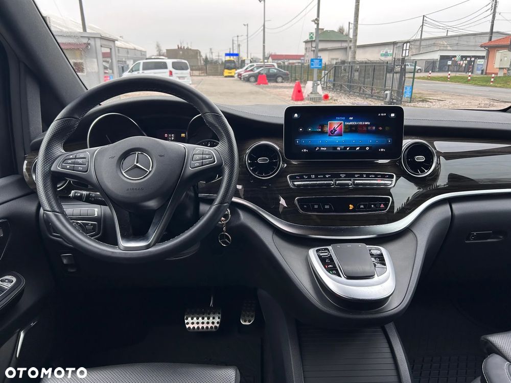 Mercedes-Benz Klasa V - 17