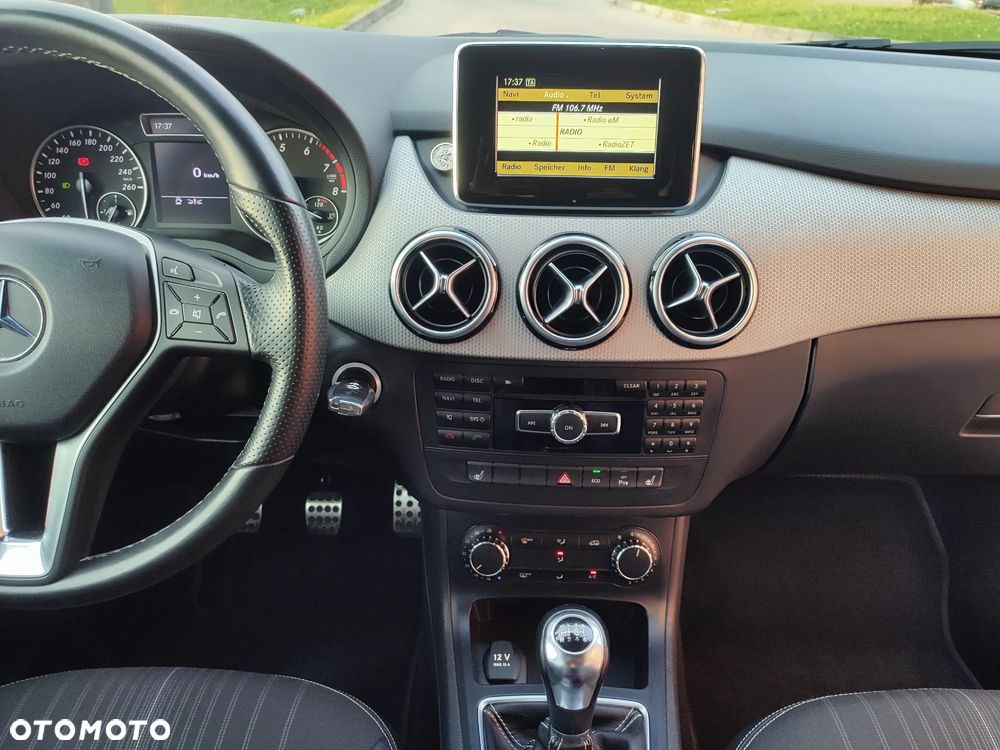 Mercedes-Benz Klasa B 180 BlueEFFICIENCY Edition - 36
