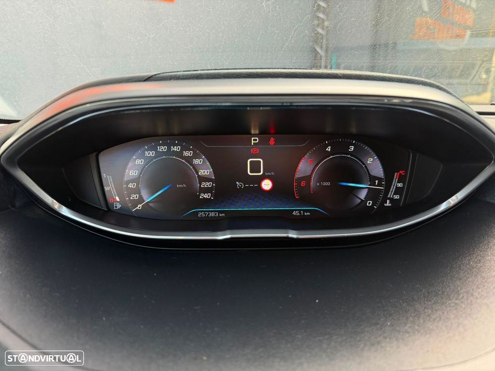 Peugeot 3008 1.5 BlueHDi Allure EAT8 - 18