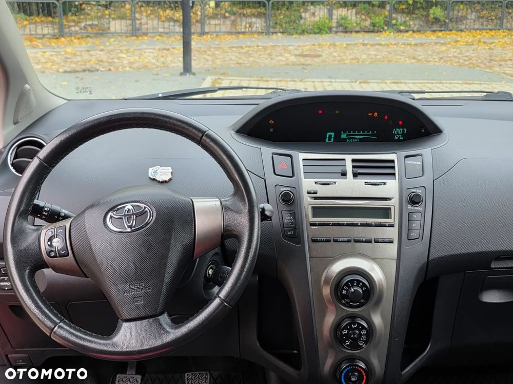 Toyota Yaris - 14