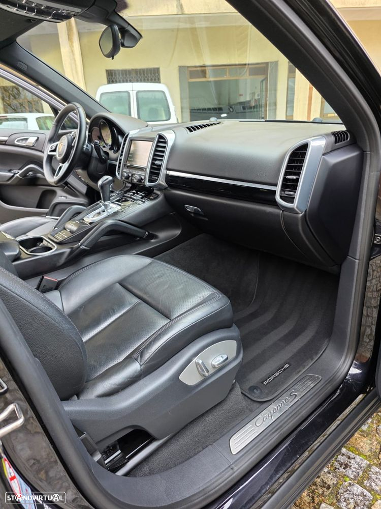 Porsche Cayenne S Hybrid - 12