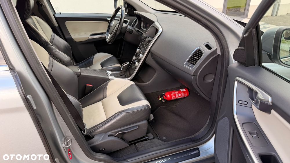 Volvo XC 60 D4 Geartronic Summum - 24