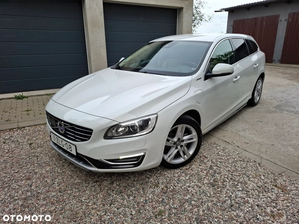 Volvo V60 D6 AWD Plug-in Hybrid Momentum - 20