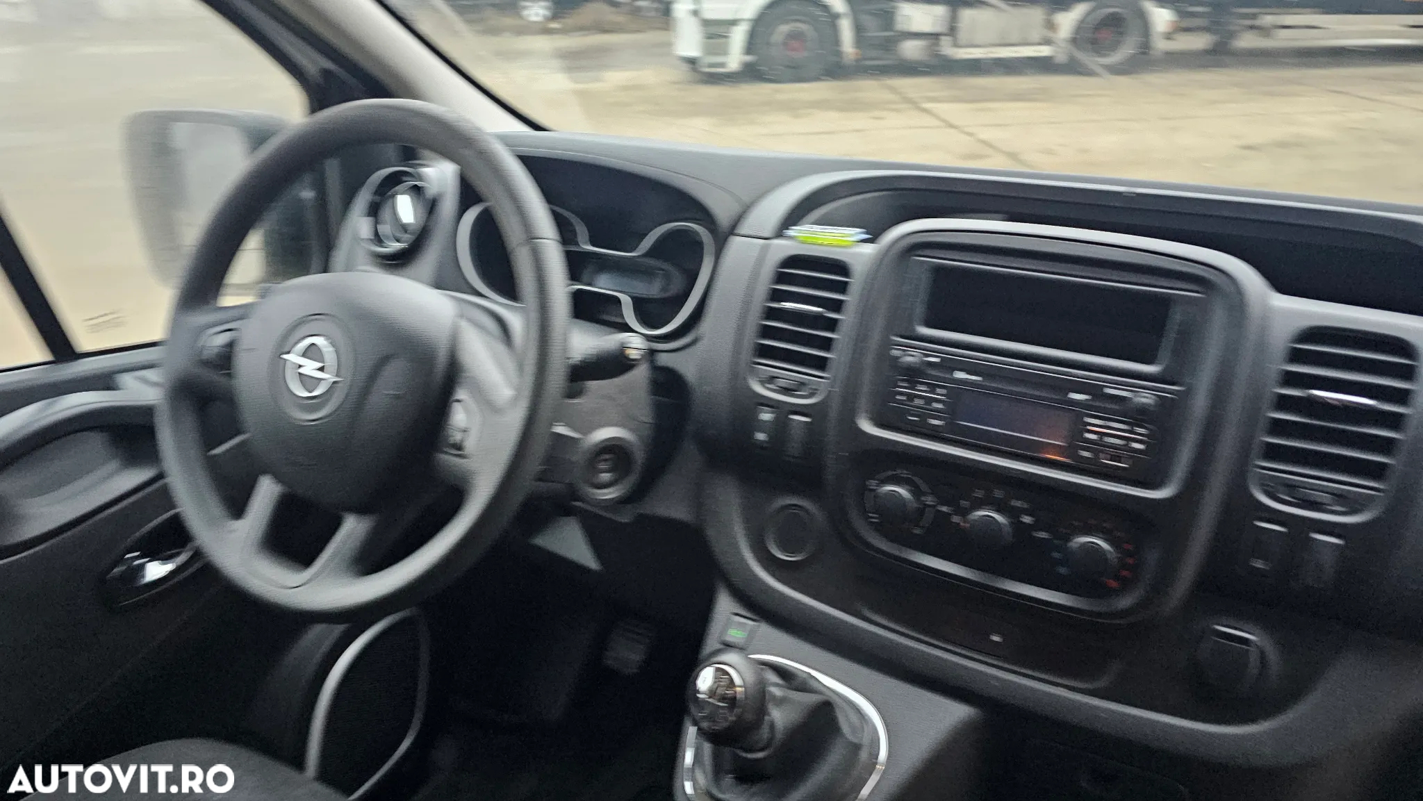 Opel Vivaro - 5
