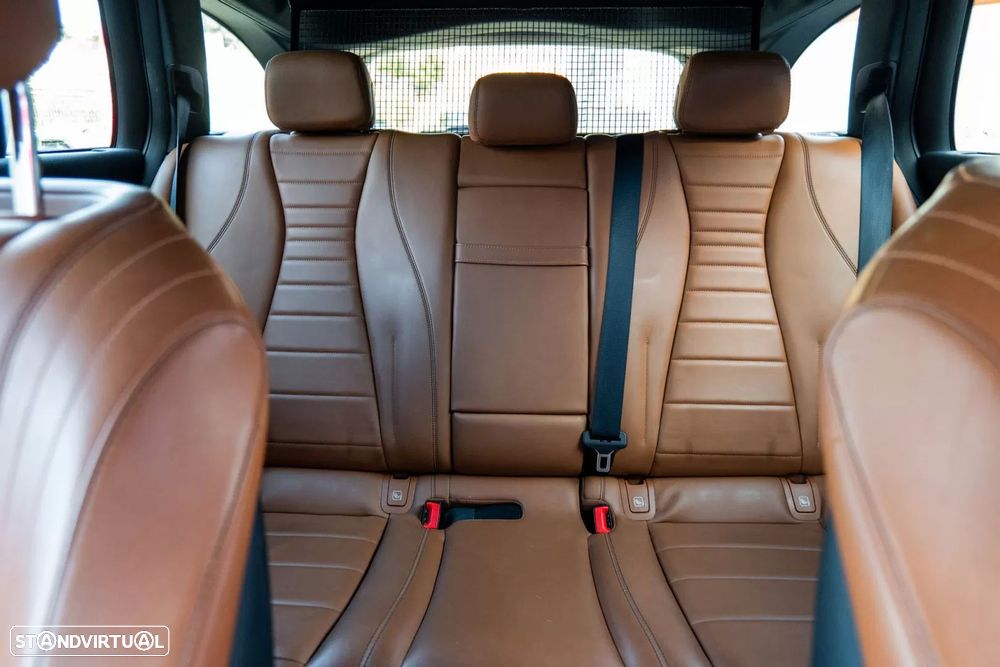 Mercedes-Benz E 300 de 4Matic T 9G-TRONIC AMG Line - 12