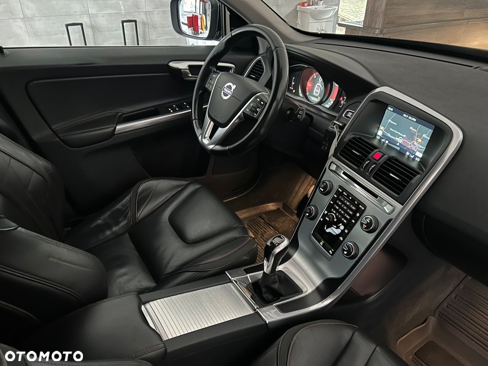 Volvo XC 60 D3 Drive-E R-Design Kinetic - 26